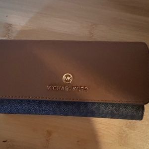 Michael kors wallet